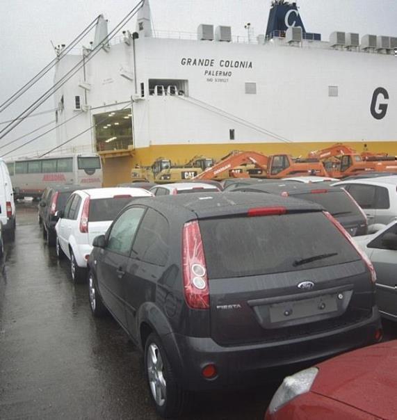 Bis zu 4350 Fahrzeuge kann das Spezialschiff Grande Colonia laden, das fuer Ford von Antwerpen aus zu Haefen ins Mittelmeer verkehrt.